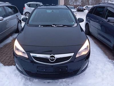 Schwarz Gebraucht 2012 Opel Astra Kombi | 4.200 €