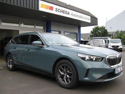 Gebraucht BMW 520 Sport Line 197 PS (144 kW) 2024 Grün Kombi