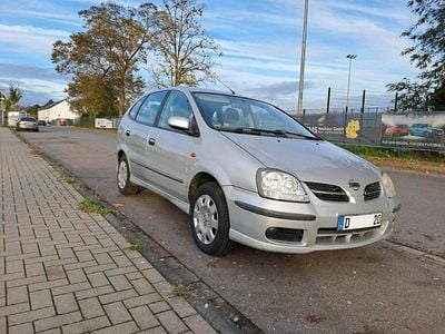 Nissan Almera Tino