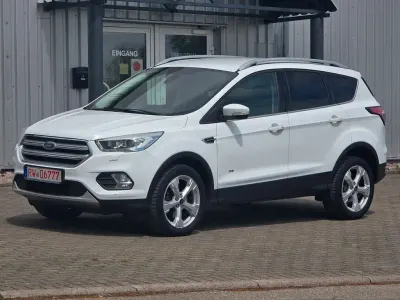 Gebraucht Ford Kuga Titanium 179 PS (131 kW) 2017 Weiß SUV