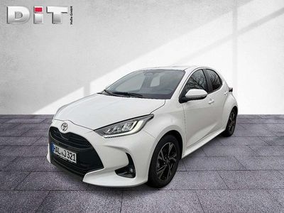 Schneeweiß Gebraucht 2025 Toyota Yaris Hybrid Comfort Kleinwagen | 22.390 € (Fairer Preis)