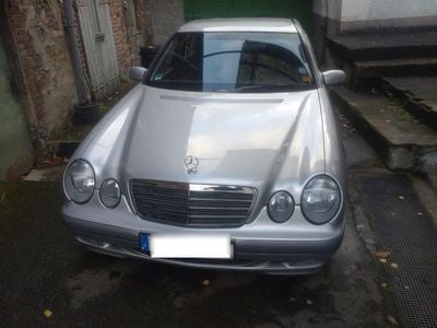 Mercedes E200