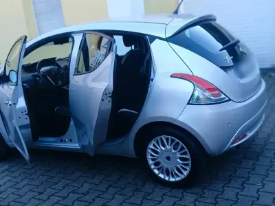 Gebraucht Lancia Ypsilon 95 PS (69 kW) 2018 Silber Kleinwagen