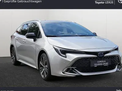 Neu Toyota Corolla 140 PS (102 kW) 2025 Silber Kombi