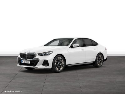 Gebraucht BMW 550e M Sport 489 PS (359 kW) 2025 Weiß Limousine