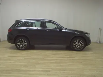 Używany Mercedes GLC300e 320 KM (235 kW) 2021 Czarny SUV