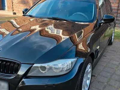 Gebraucht BMW 320 184 PS (135 kW) 2010 Schwarz Kombi