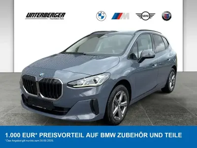 Gebraucht BMW 220 Active Tourer Sport Line 156 PS (114 kW) 2025 Sparkling kupfergrau Van / Kleinbus