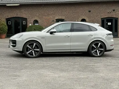 Usata Porsche Cayenne E-Hybrid Coupe 470 CV (345 kW) 2023 Grigio Coupé