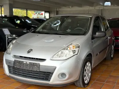Gebraucht Renault Clio III 75 PS (55 kW) 2012 Silber Kleinwagen