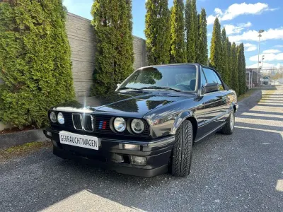 Gebraucht BMW 318 Cabriolet Sport Line 113 PS (83 kW) 1993 Schwarz Cabrio