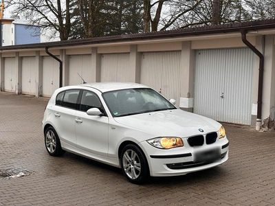 Weiß Gebraucht 2007 BMW 118 Kleinwagen | 1.800 €