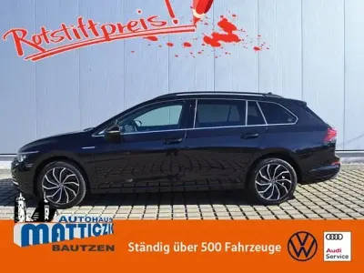 Gebraucht VW Golf VIII Style 150 PS (110 kW) 2022 Deep black perleffekt Kombi