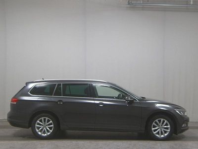Gebraucht VW Passat Comfortline 150 PS (110 kW) 2019 Mangangrau metallic Limousine