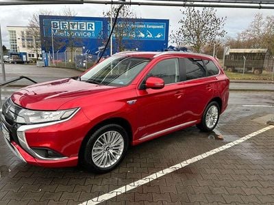 Gebraucht Mitsubishi Outlander P-HEV Basis 224 PS (164 kW) 2020 Rot SUV