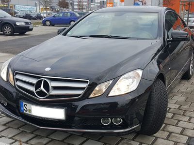 Gebraucht Mercedes E220 170 PS (125 kW) 2010 Schwarz Coupé