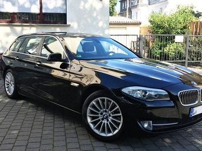 Usata BMW 530 Sport Line 258 CV (189 kW) 2012 Nero Station wagon