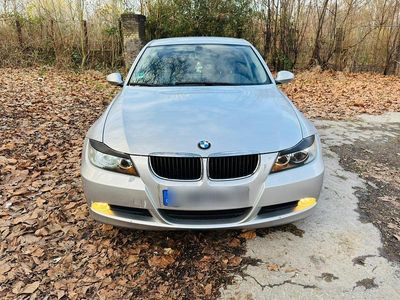 Grau Gebraucht 2005 BMW 320 Limousine | 2.990 € (Guter Preis)