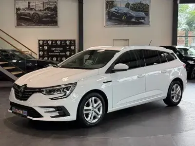 Gebraucht Renault Mégane IV Zen 116 PS (85 kW) 2022 Weiß Limousine