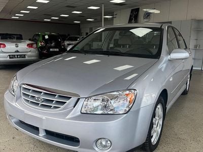 Gebraucht Kia Cerato 143 PS (105 kW) 2004 Silber Limousine