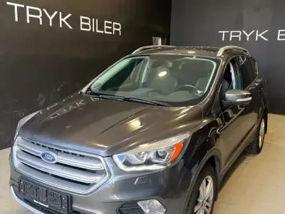 Gebraucht Ford Kuga Titanium 150 PS (110 kW) 2017 Grau SUV