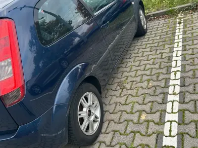 Używany Ford Fiesta 85 KM (62 kW) 2005 Niebieski Hatchback