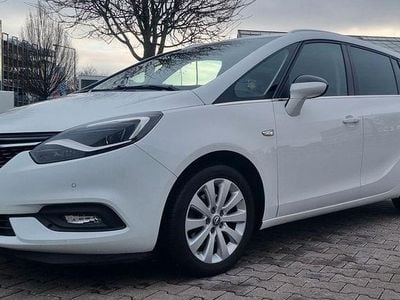 Weiß Gebraucht 2017 Opel Zafira Tourer Business Van / Kleinbus | 6.900 € (Fairer Preis)