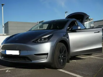 Gebraucht Tesla Model Y Long Range RWD 219 kW (299 PS) 2024 Grau SUV