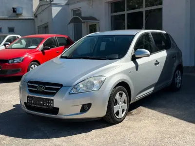 Gebraucht Kia Ceed LX 122 PS (89 kW) 2007 Silber Kleinwagen