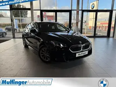 Second-hand BMW 118 Shadowline 150 CP (110 kW) 2025 Negru Hatchback