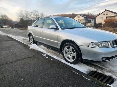 Silber Gebraucht 2001 Audi A4 Limousine | 2.000 € (Fairer Preis)