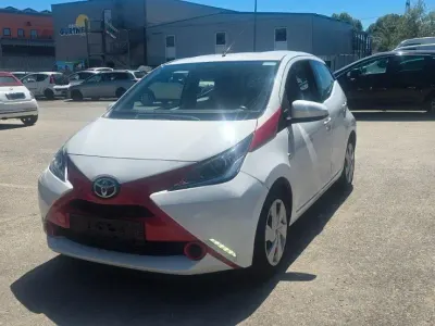 Gebraucht Toyota Aygo X-play 69 PS (50 kW) 2018 Weiß Kleinwagen
