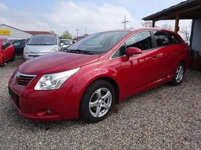 Gebraucht Toyota Avensis Edition 147 PS (108 kW) 2011 Rot Kombi