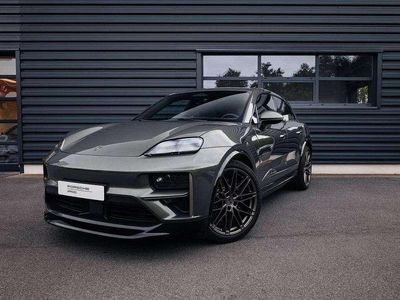 Grau Gebraucht 2024 Porsche Macan Turbo SUV | 117.999 € (Guter Preis)