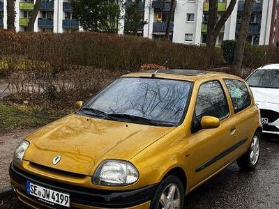 Gebraucht Renault Clio II 54 PS (39 kW) 1998 Gold Limousine
