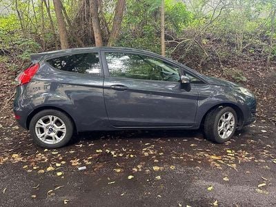 Grau Gebraucht 2014 Ford Fiesta SYNC Edition Kleinwagen | 5.500 € (Fairer Preis)