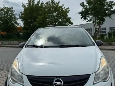 Gebraucht Opel Corsa Color Edition 101 PS (74 kW) 2012 Weiß Kleinwagen