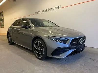Gebraucht Mercedes A250 AMG line 163 PS (119 kW) 2025 Mountaingrau Limousine