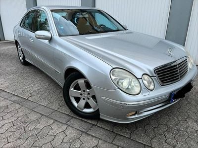 Usata Mercedes E280 Avantgarde 190 CV (139 kW) 2005 Argento Berlina