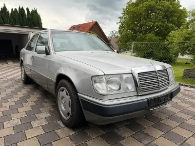 Gebraucht Mercedes 200 118 PS (86 kW) 1990 Silber Limousine