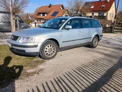 Gebraucht VW Passat Basis 125 PS (91 kW) 2000 Silber Kombi