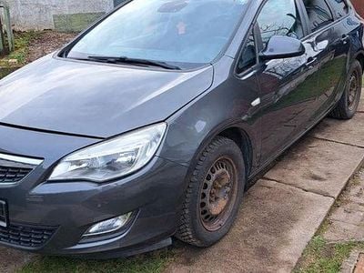 Usata Opel Astra Edition 120 CV (88 kW) 2011 Grigio Station wagon