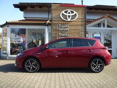 Gebraucht Toyota Auris Hybrid Team 136 PS (100 kW) 2018 Rot Limousine