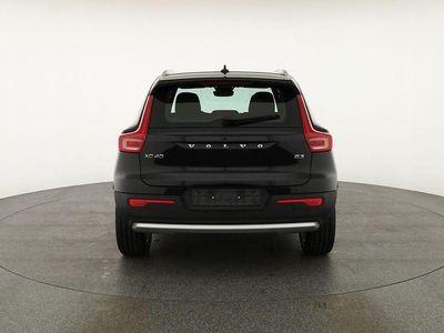 Onyx black metallic Neu 2025 Volvo XC40 Core SUV | 36.975 € (Superpreis)
