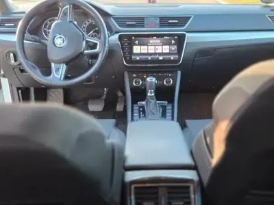 Gebraucht Skoda Superb 150 PS (110 kW) 2017 Weiß Kombi