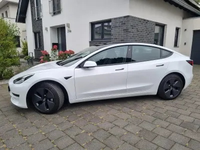 Käytetty Tesla Model 3