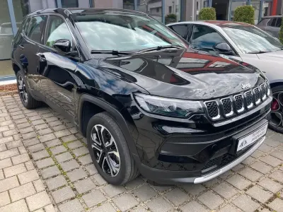 Gebraucht Jeep Compass Altitude 131 PS (96 kW) 2024 Schwarz SUV