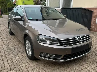 Gebraucht VW Passat 105 PS (77 kW) 2011 Grau Limousine