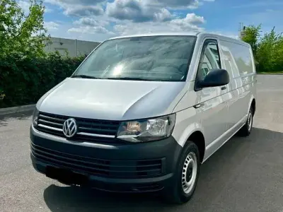 Gebraucht VW Transporter 150 PS (110 kW) 2018 Silber Van