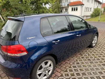 Gebraucht VW Golf VI Comfortline 105 PS (77 kW) 2011 Blau Kleinwagen